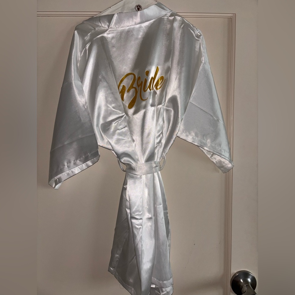 NWOT Bride Robe - Picture 2 of 5